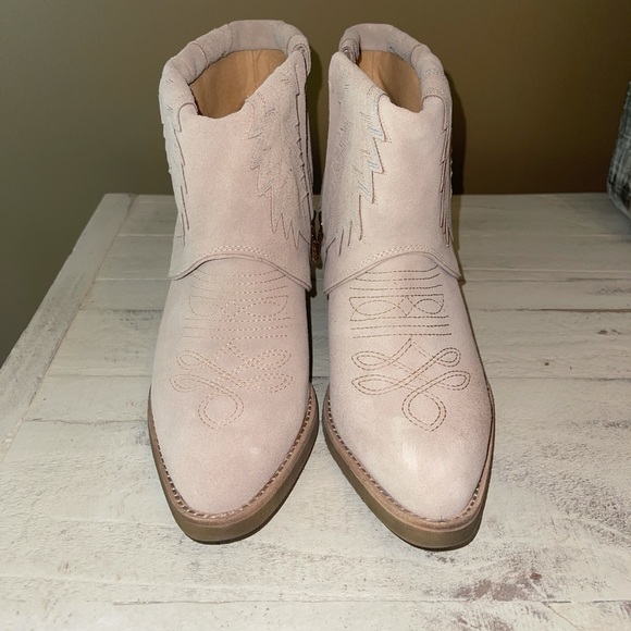 Ankle bootie - Picture 2 of 6